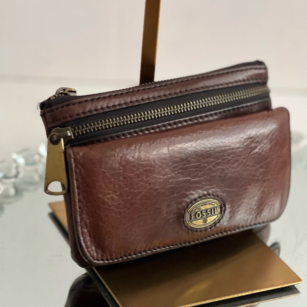 EUC Fossil Brown Leather Wallet with Gold Accents